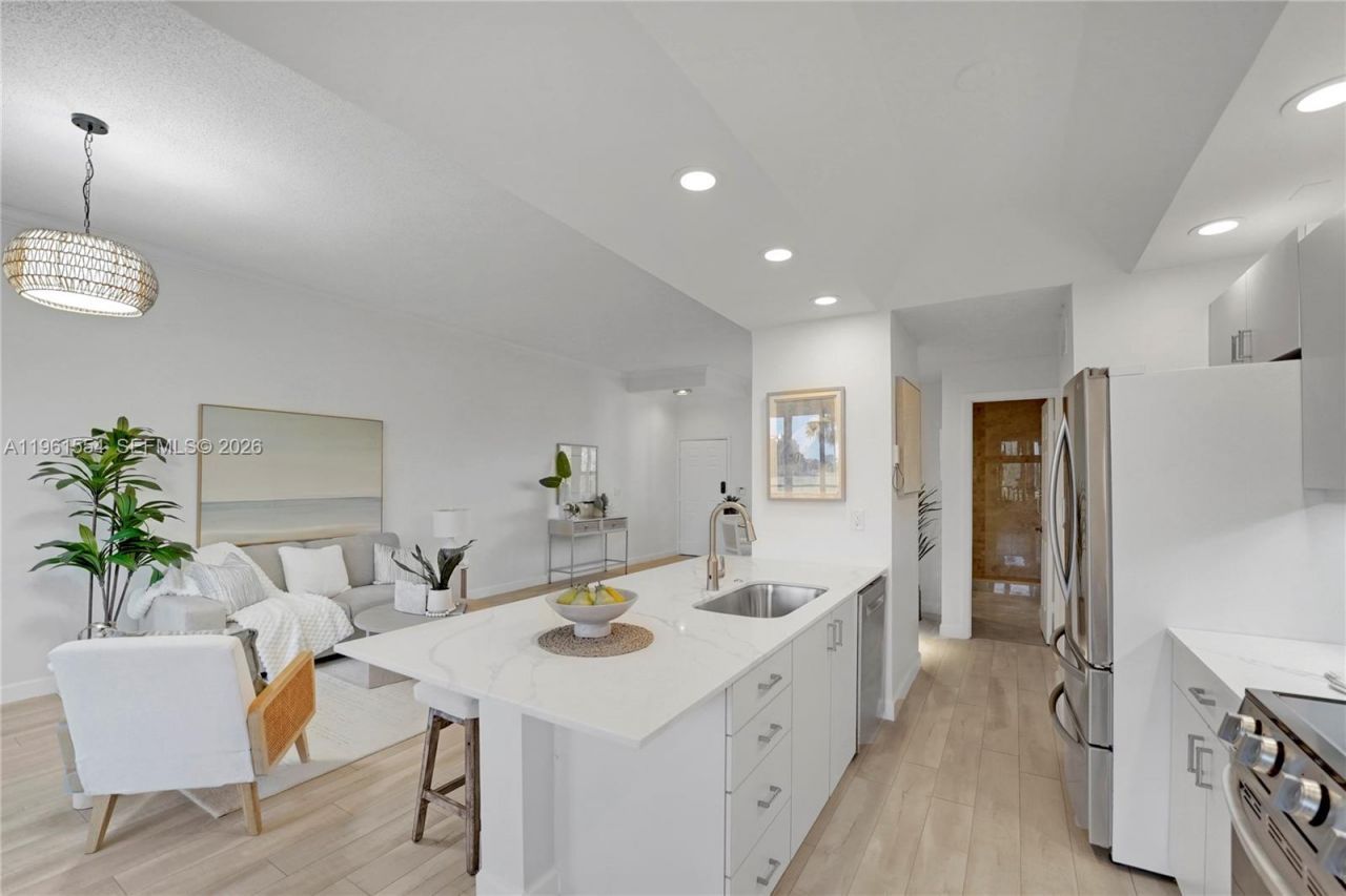 7460 La Paz Blvd, Unit 202, Boca Raton, FL 33433 Photo