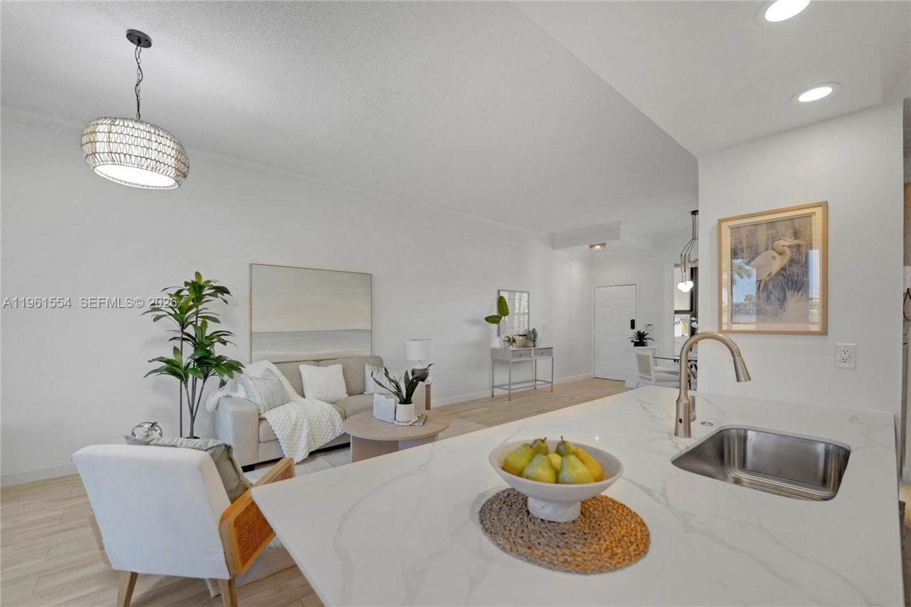 7460 La Paz Blvd, Unit 202, Boca Raton, FL 33433 Photo