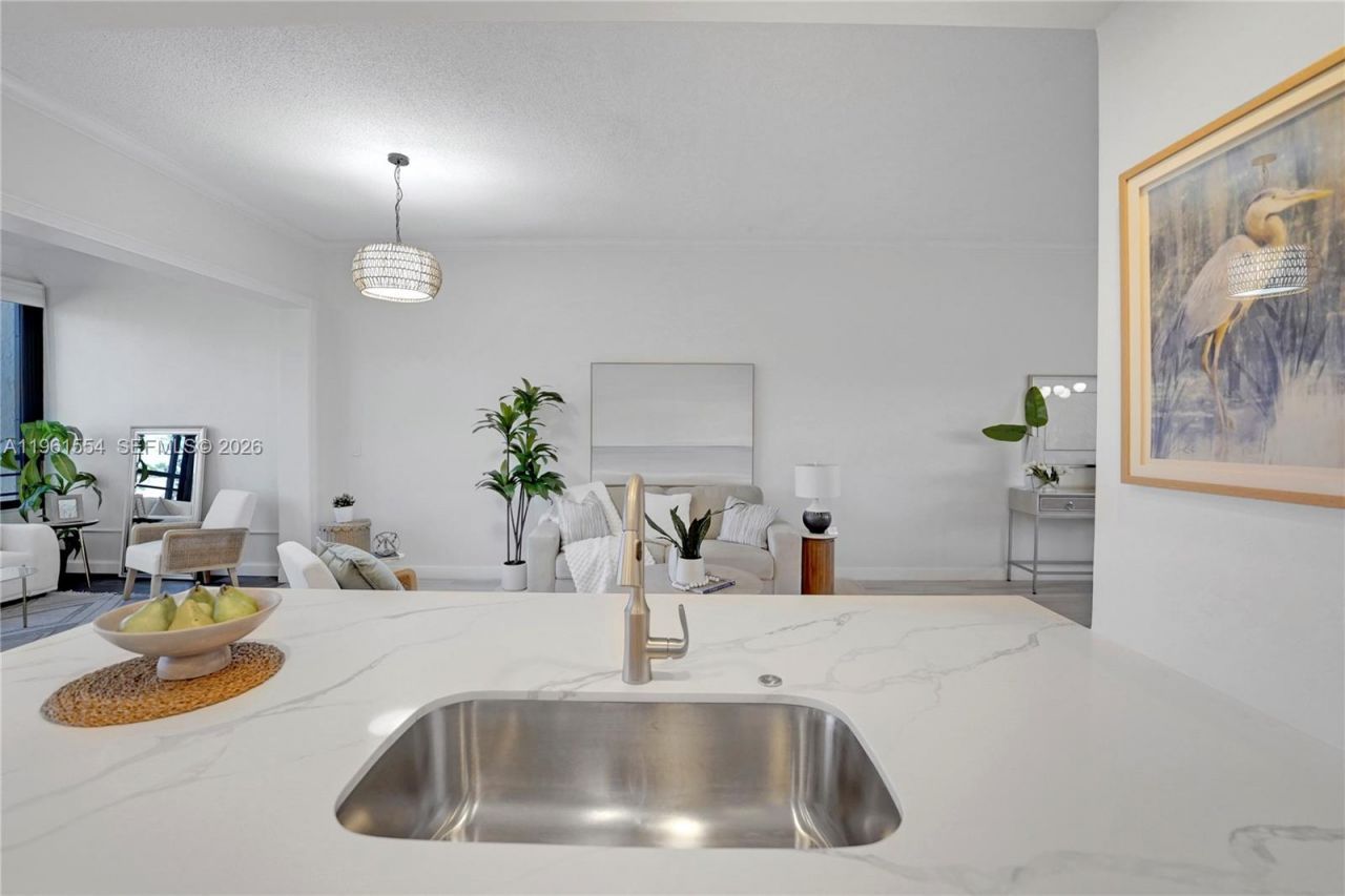 7460 La Paz Blvd, Unit 202, Boca Raton, FL 33433 Photo