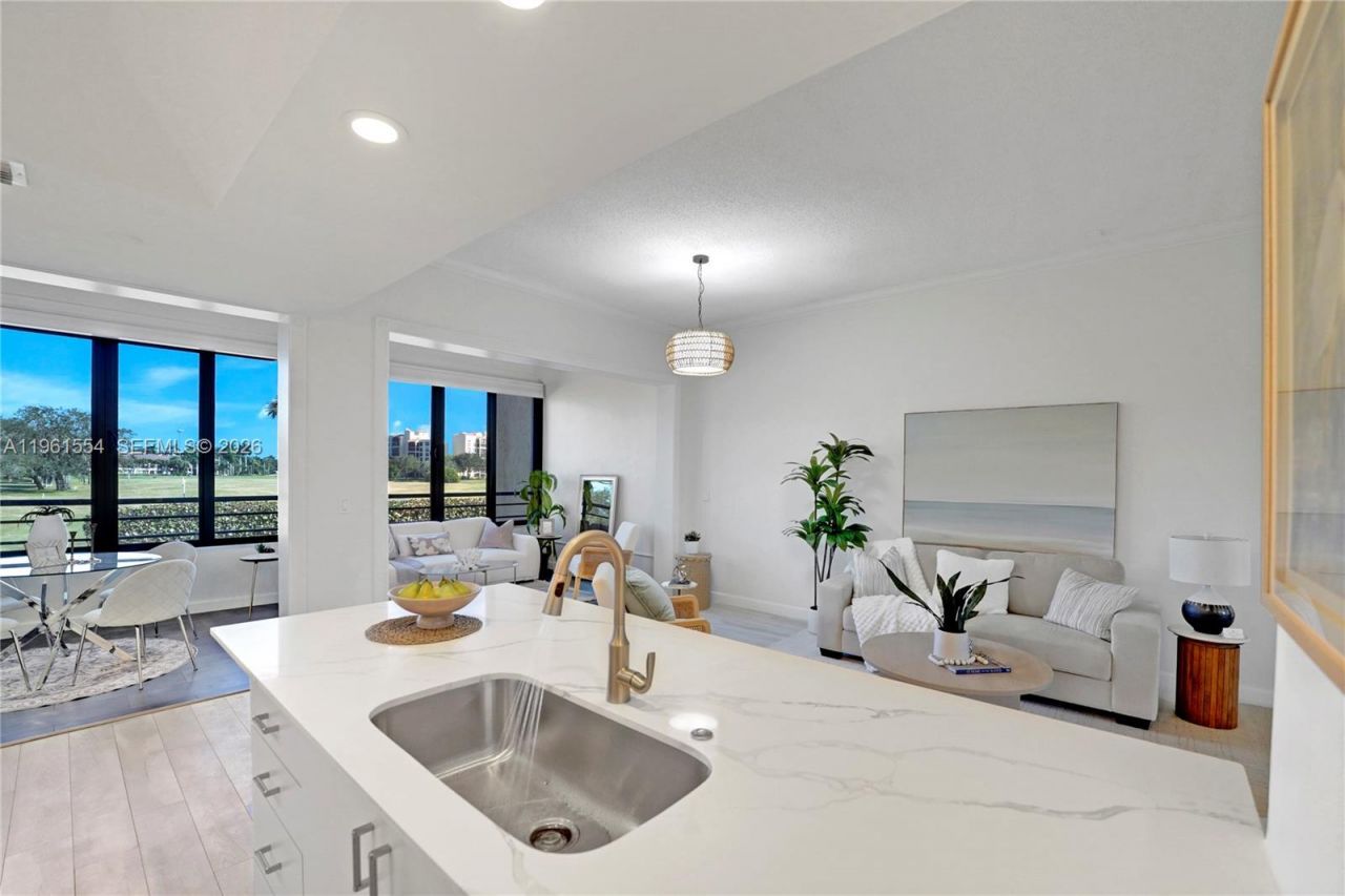 7460 La Paz Blvd, Unit 202, Boca Raton, FL 33433 Photo