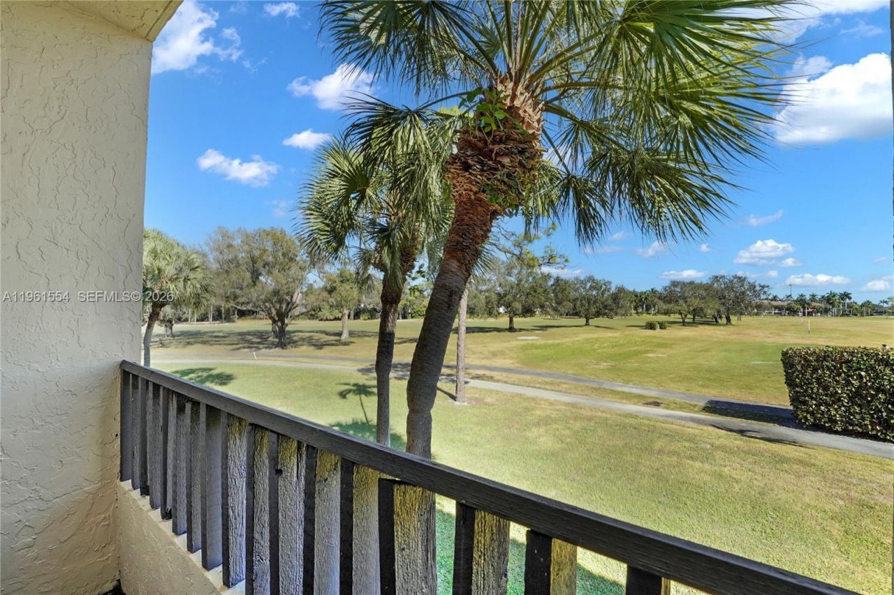 7460 La Paz Blvd, Unit 202, Boca Raton, FL 33433 Photo