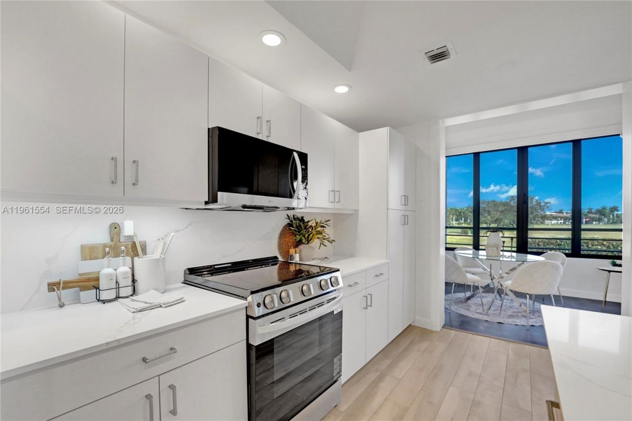 7460 La Paz Blvd, Unit 202, Boca Raton, FL 33433 Photo