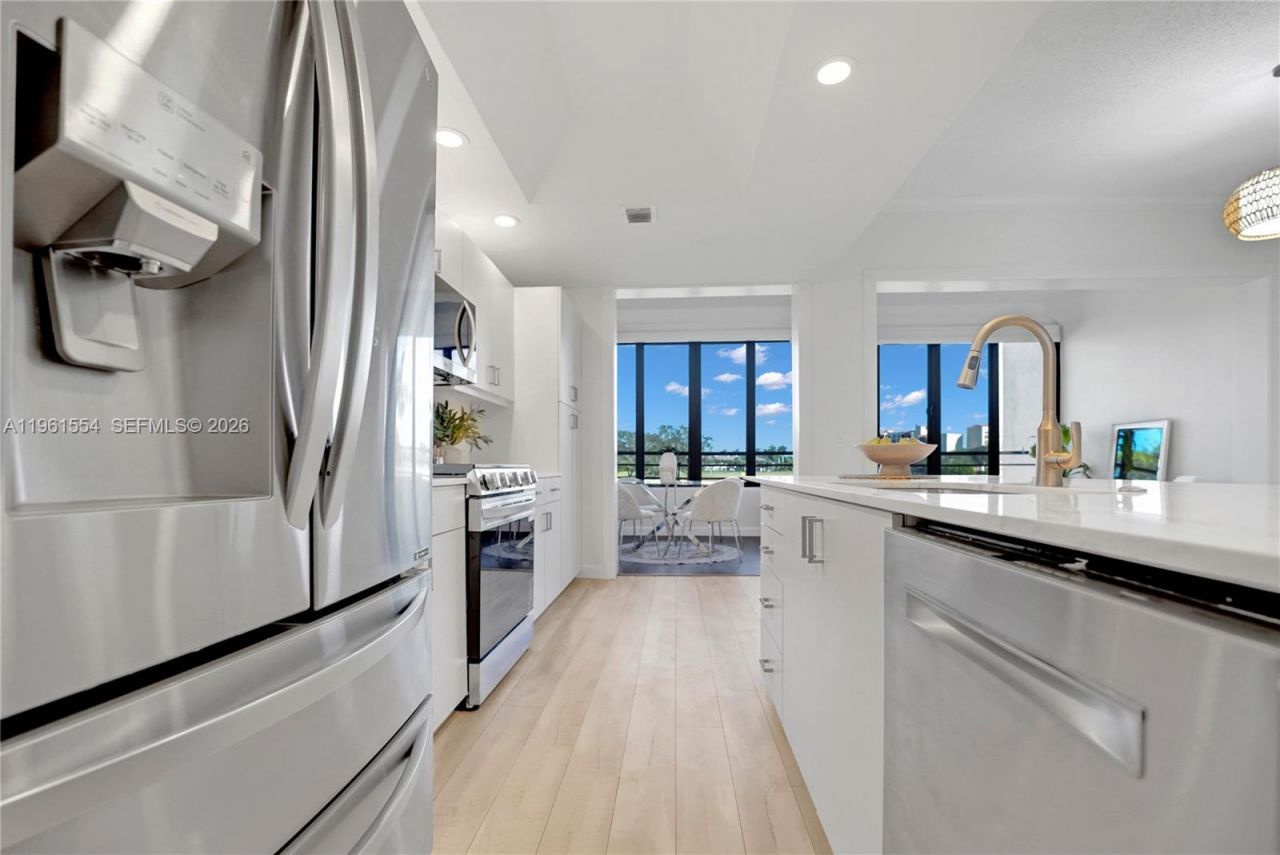 7460 La Paz Blvd, Unit 202, Boca Raton, FL 33433 Photo