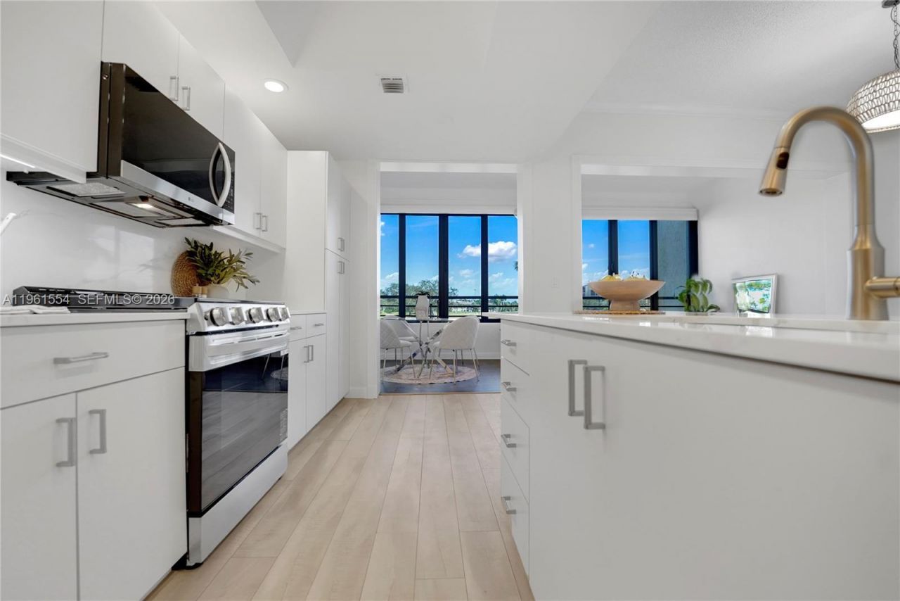 7460 La Paz Blvd, Unit 202, Boca Raton, FL 33433 Photo