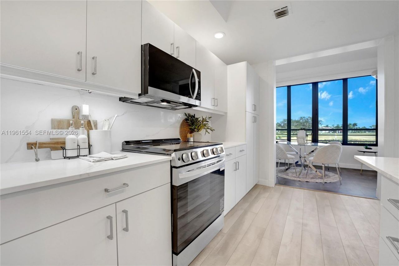 7460 La Paz Blvd, Unit 202, Boca Raton, FL 33433 Photo