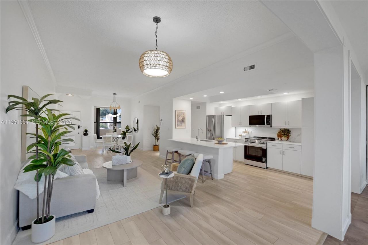 7460 La Paz Blvd, Unit 202, Boca Raton, FL 33433 Photo