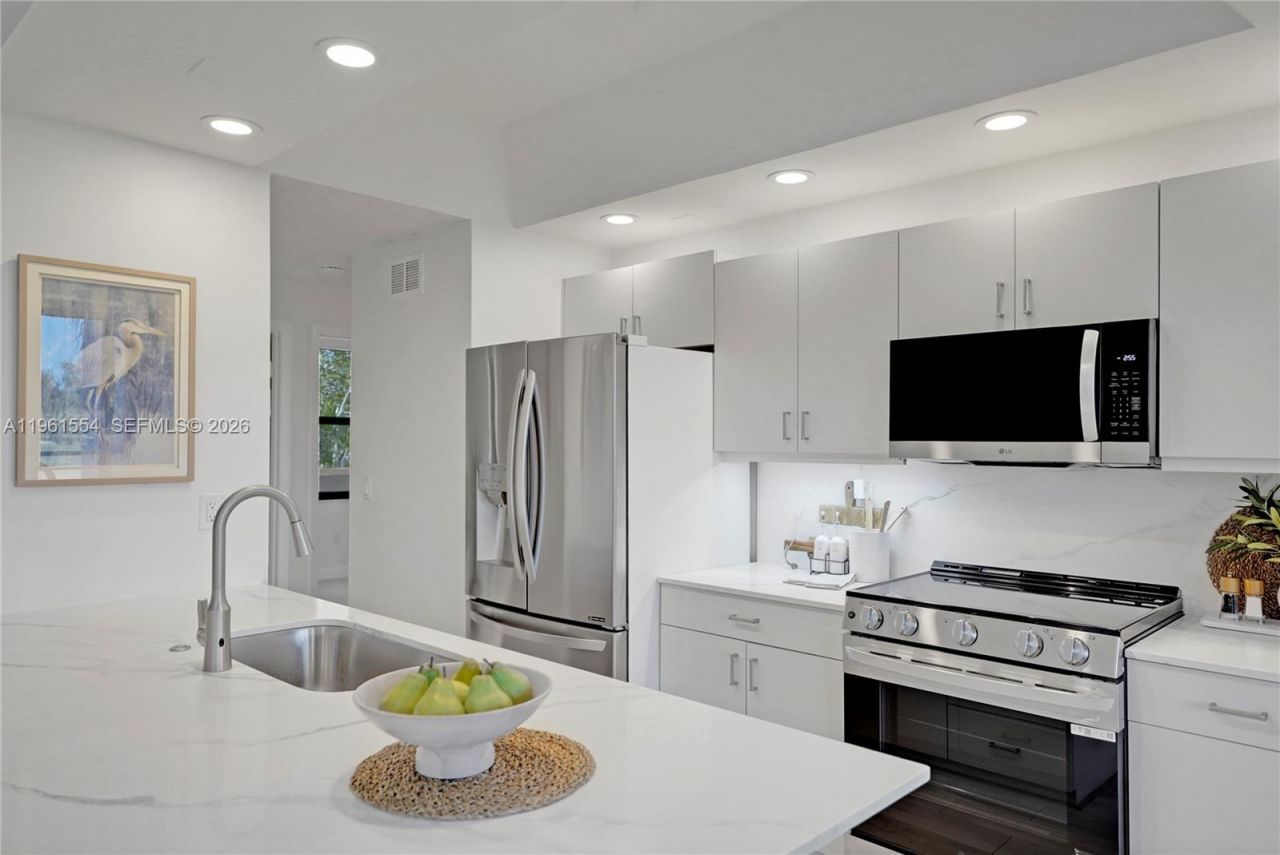 7460 La Paz Blvd, Unit 202, Boca Raton, FL 33433 Photo