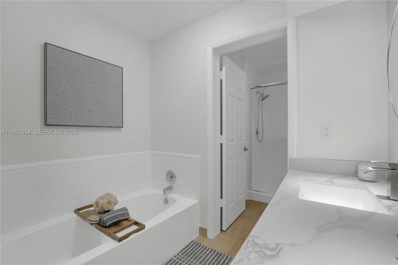 7460 La Paz Blvd, Unit 202, Boca Raton, FL 33433 Photo