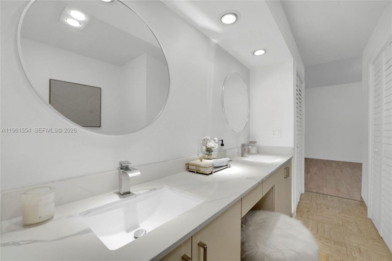 7460 La Paz Blvd, Unit 202, Boca Raton, FL 33433 Photo