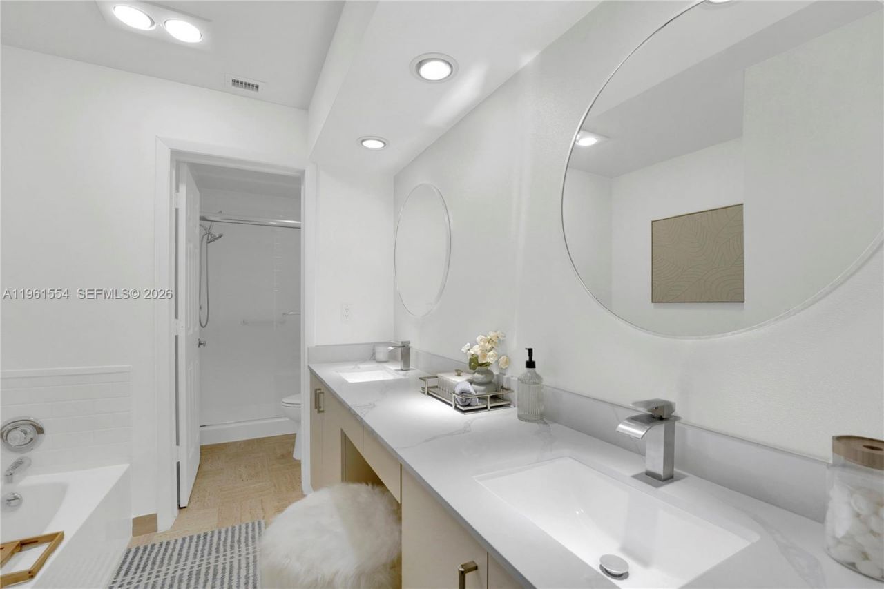 7460 La Paz Blvd, Unit 202, Boca Raton, FL 33433 Photo