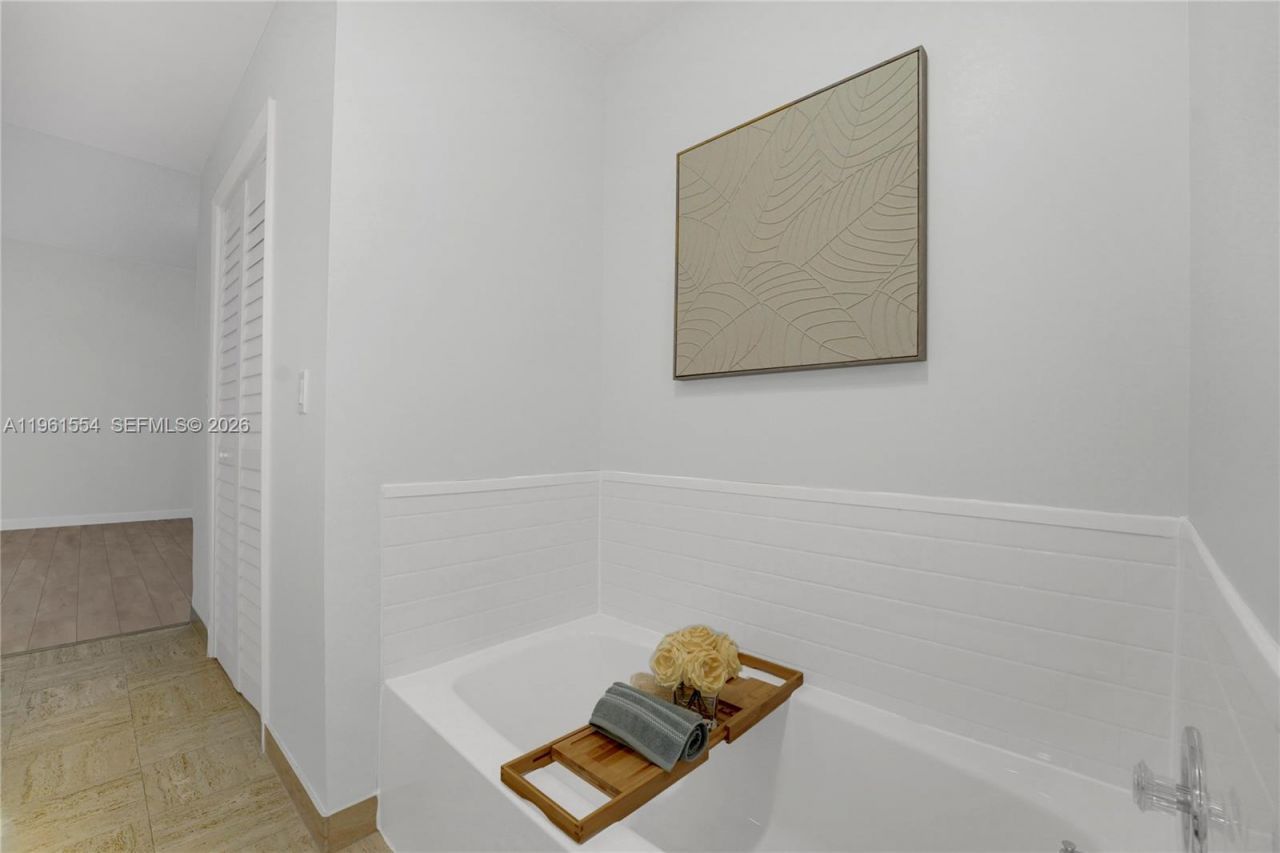 7460 La Paz Blvd, Unit 202, Boca Raton, FL 33433 Photo