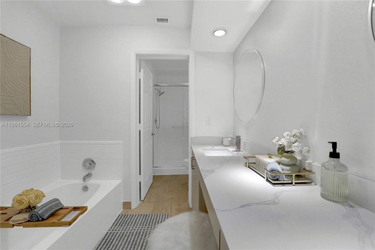 7460 La Paz Blvd, Unit 202, Boca Raton, FL 33433 Photo