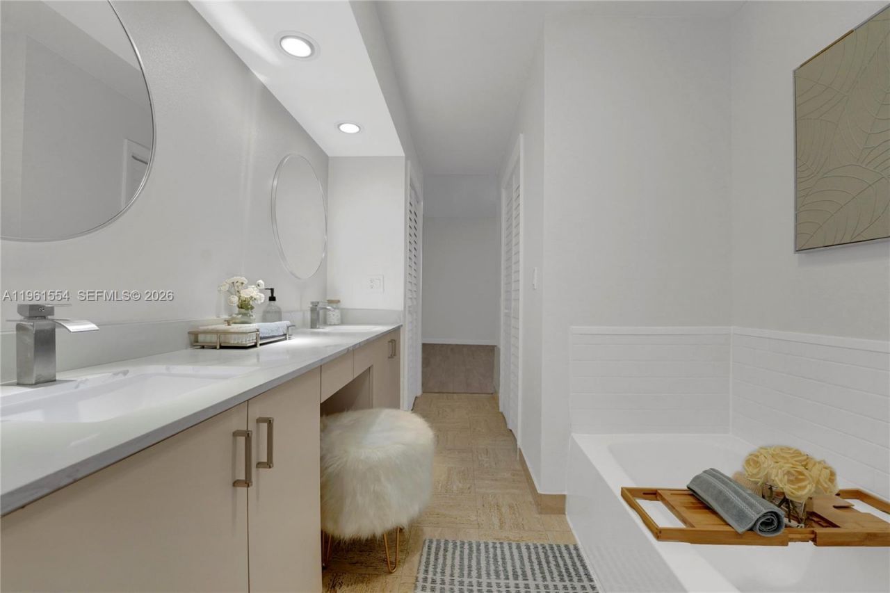 7460 La Paz Blvd, Unit 202, Boca Raton, FL 33433 Photo