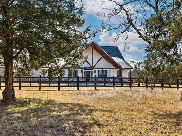 1205 Northshore Lane, Valley View, TX 76272