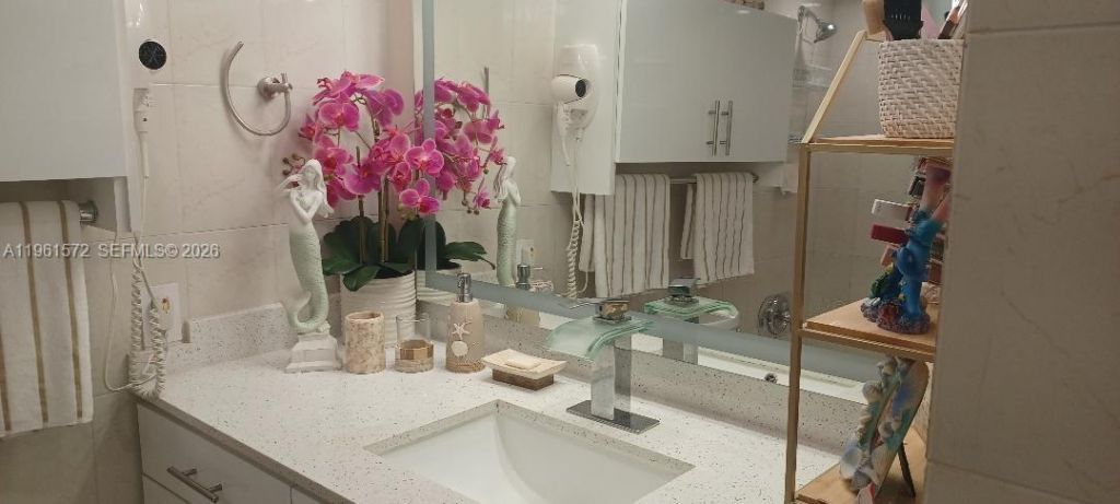 1801 S Treasure Dr, Unit 222, North Bay Village, FL 33141 Photo