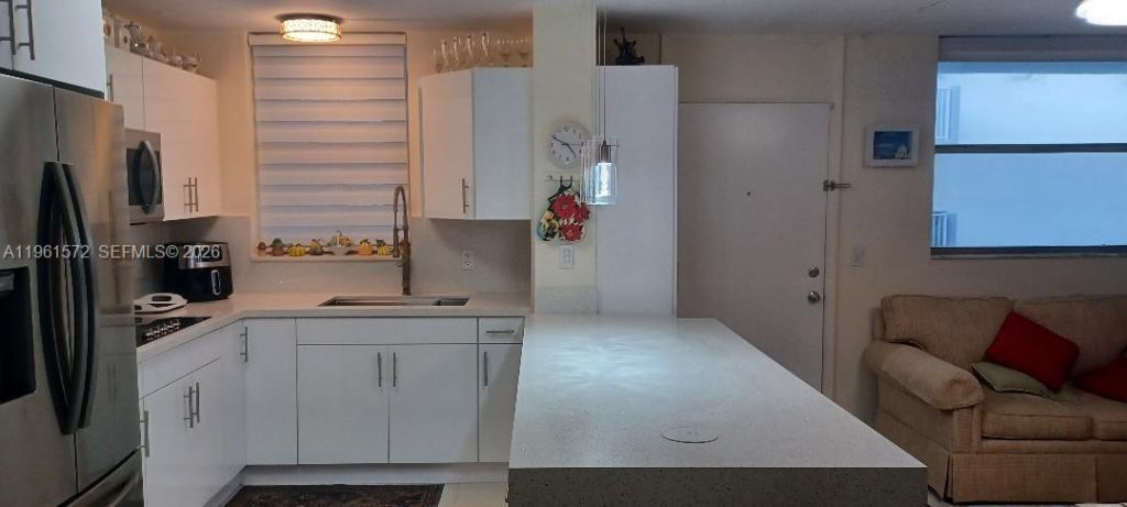 1801 S Treasure Dr, Unit 222, North Bay Village, FL 33141 Photo