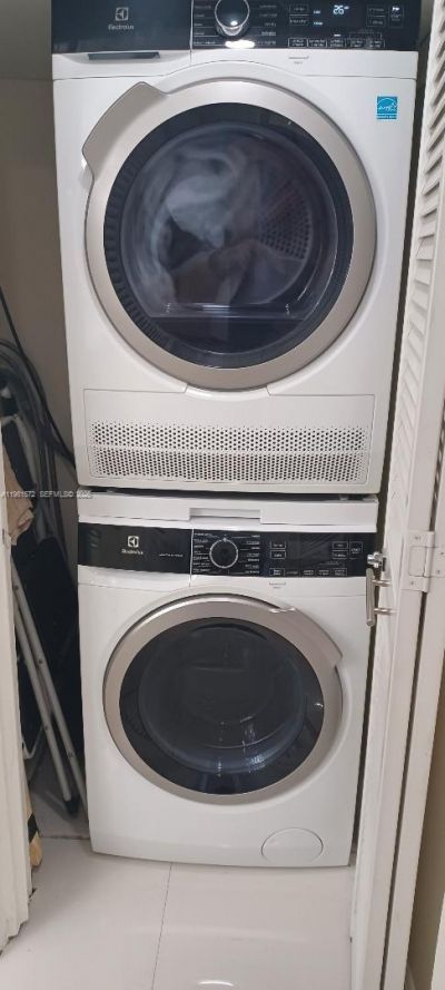 1801 S Treasure Dr, Unit 222, North Bay Village, FL 33141 Photo