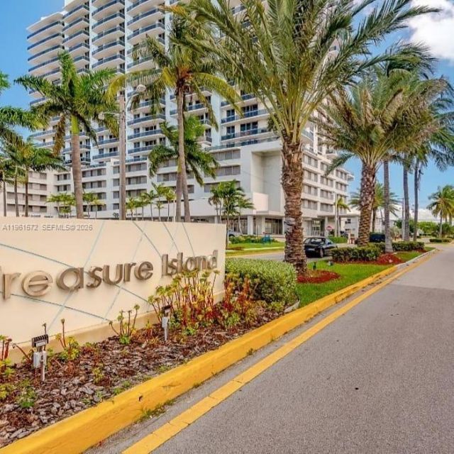 1801 S Treasure Dr, Unit 222, North Bay Village, FL 33141 Photo