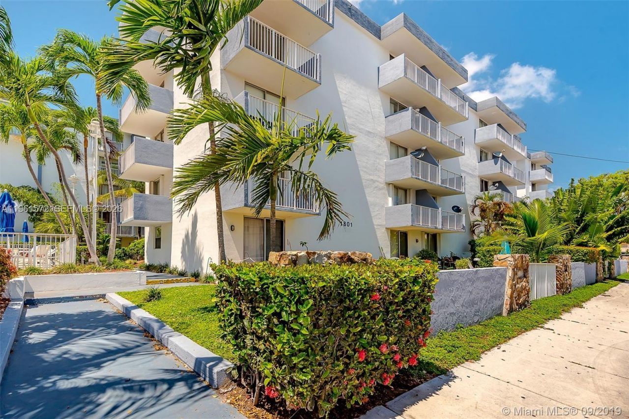 1801 S Treasure Dr, Unit 222, North Bay Village, FL 33141 Photo