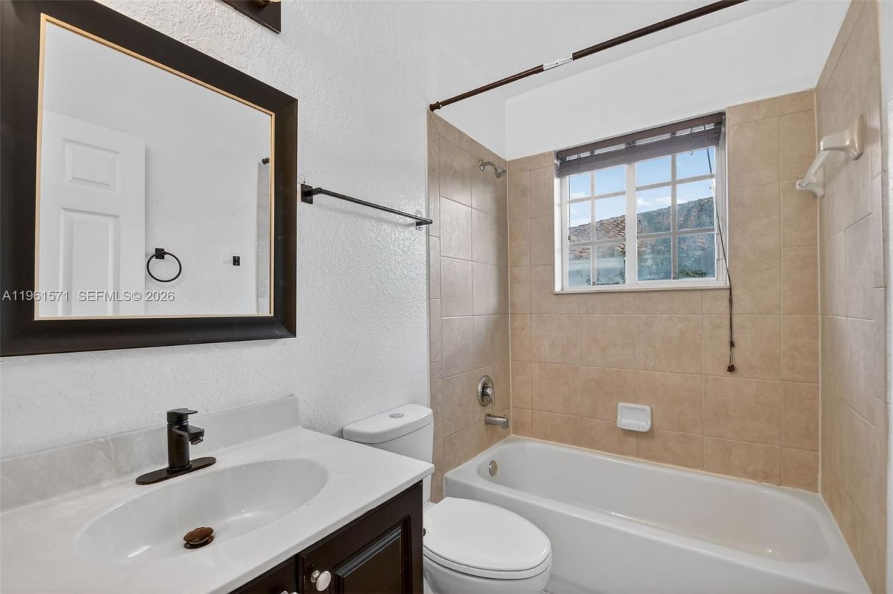 4206 Napoli Lake Dr, Riviera Beach, FL 33410 Photo