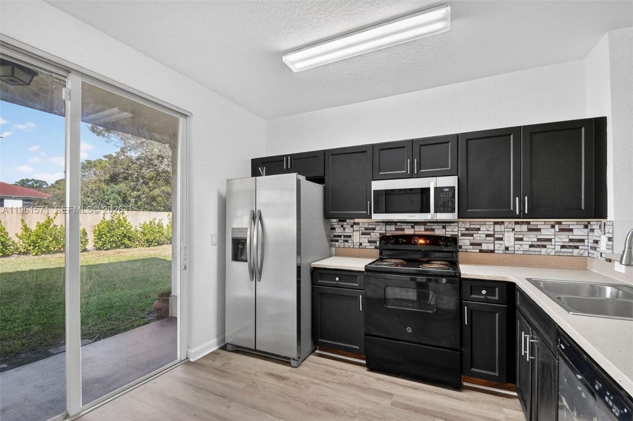 4206 Napoli Lake Dr, Riviera Beach, FL 33410 Photo