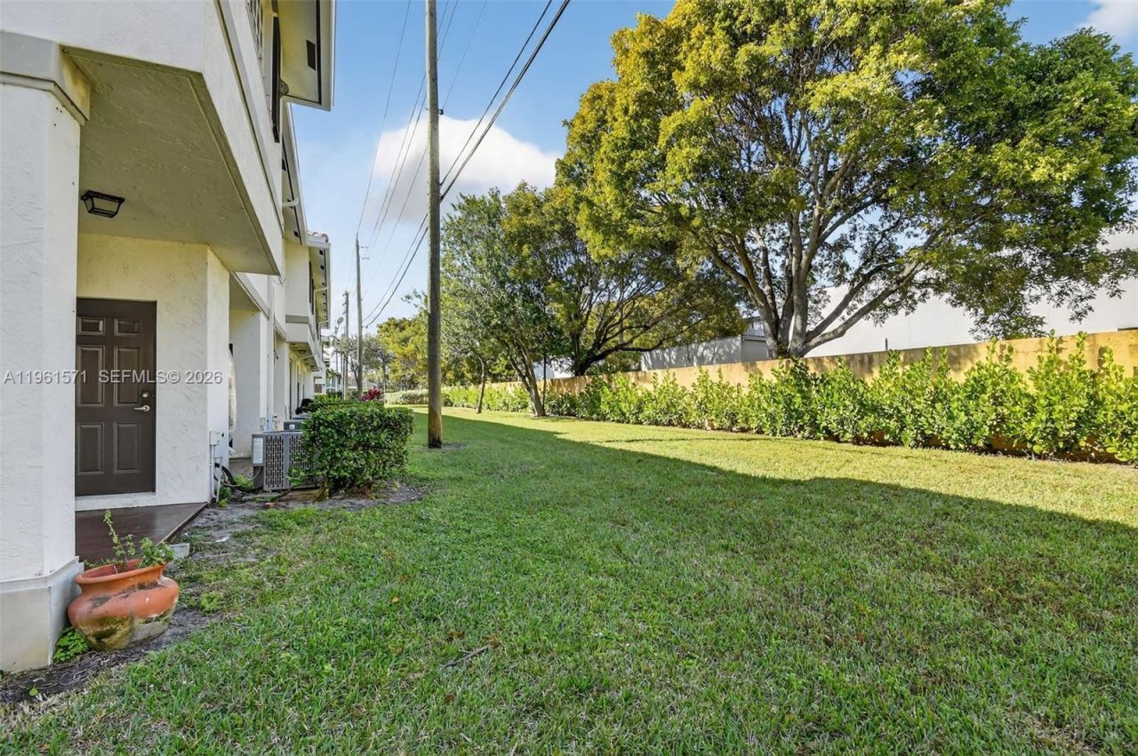 4206 Napoli Lake Dr, Riviera Beach, FL 33410 Photo