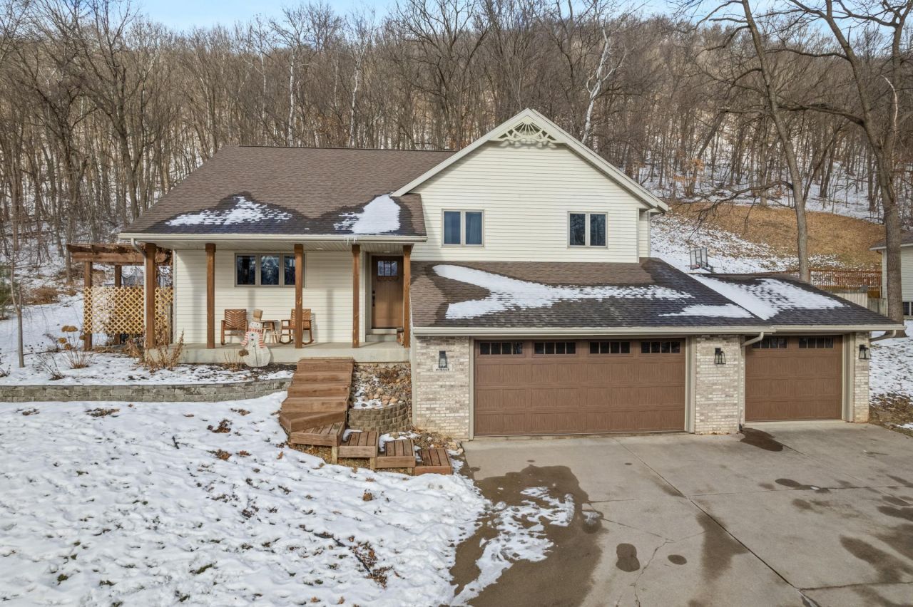 134 Mc Intosh Road E, La Crescent, MN 55947 Main Photo