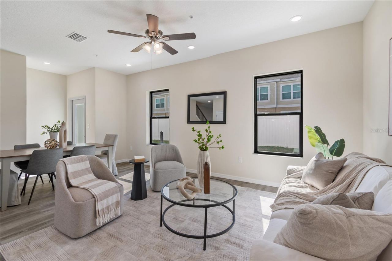 4346 Cambio Gardens Court, Tampa, FL 33610 Photo
