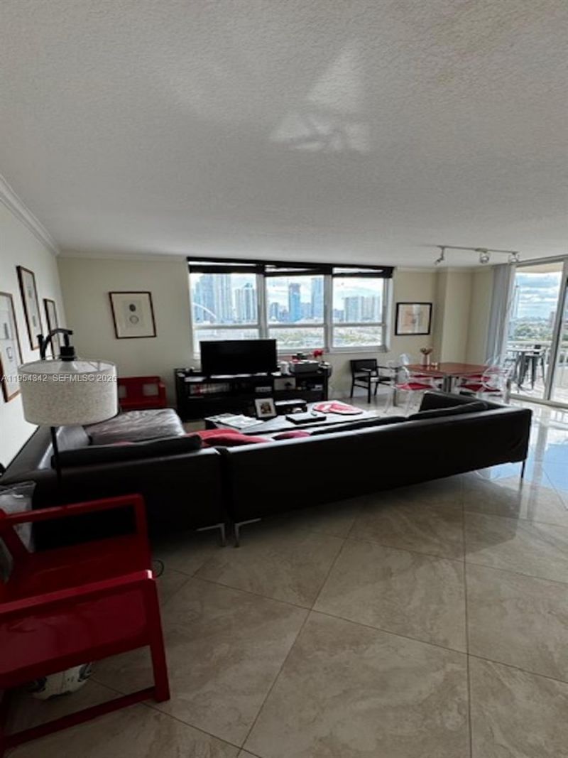 2000 N Bayshore Dr, Unit 1402, Miami, FL 33137 Photo