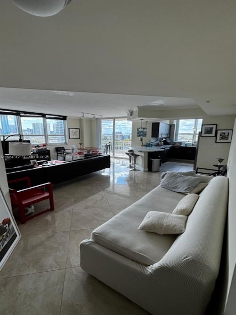 2000 N Bayshore Dr, Unit 1402, Miami, FL 33137 Photo