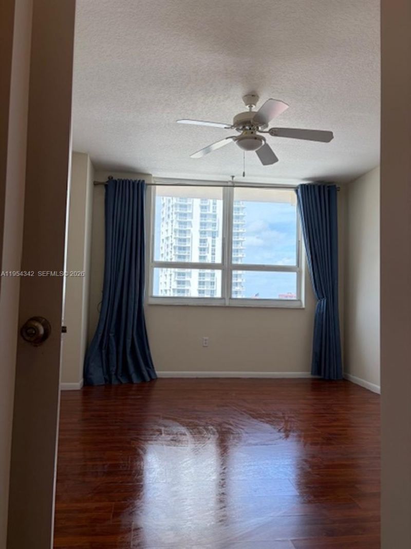 2000 N Bayshore Dr, Unit 1402, Miami, FL 33137 Photo