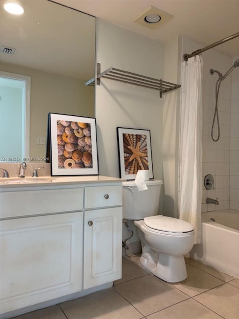 2000 N Bayshore Dr, Unit 1402, Miami, FL 33137 Photo