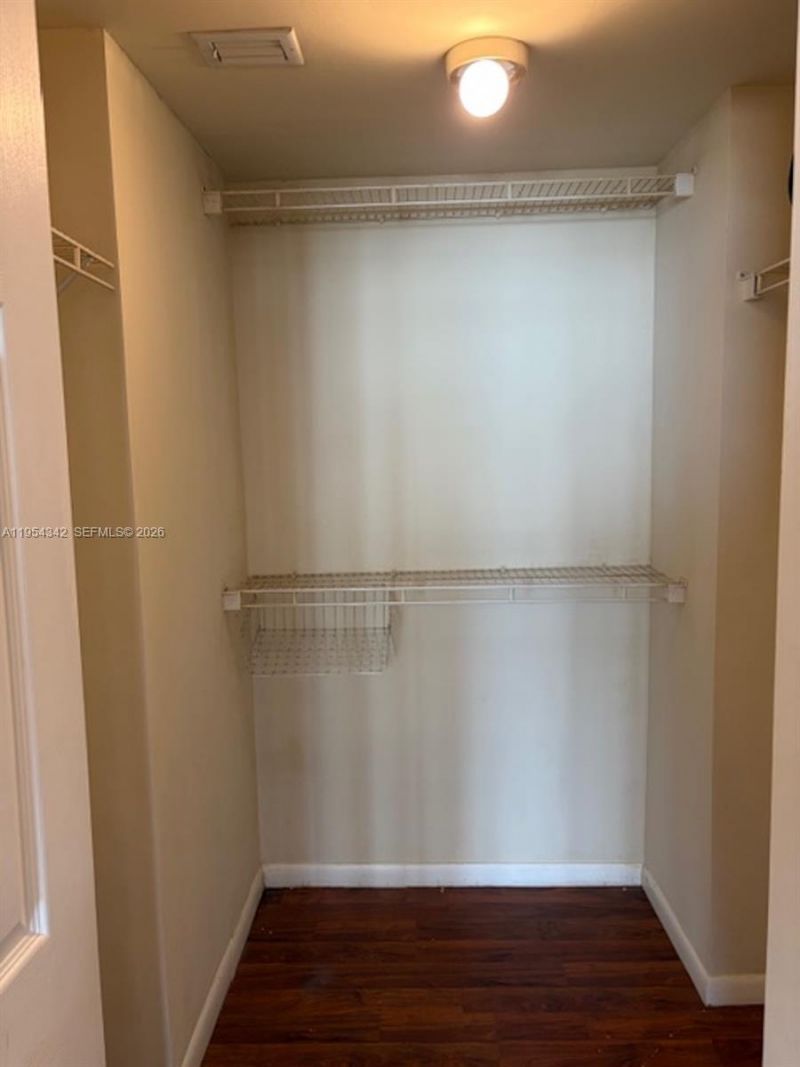 2000 N Bayshore Dr, Unit 1402, Miami, FL 33137 Photo