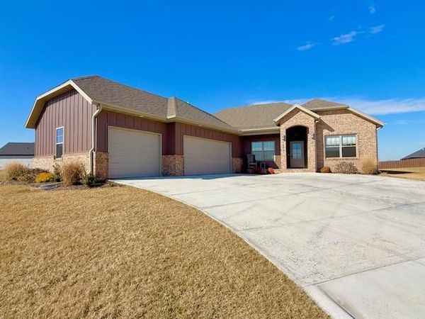 1097 W Franklin Court, Springfield, MO 65810