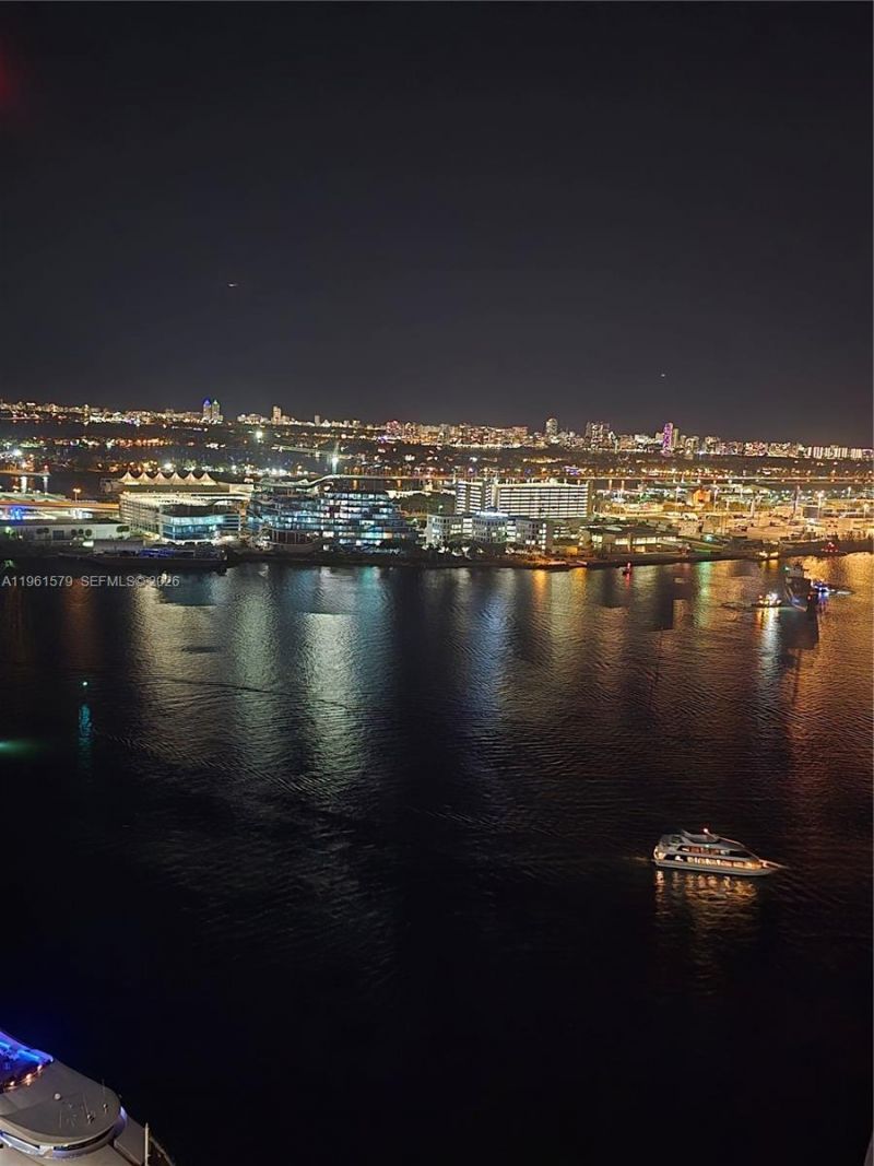 335 S Biscayne Blvd, Unit 3400, Miami, FL 33131 Photo