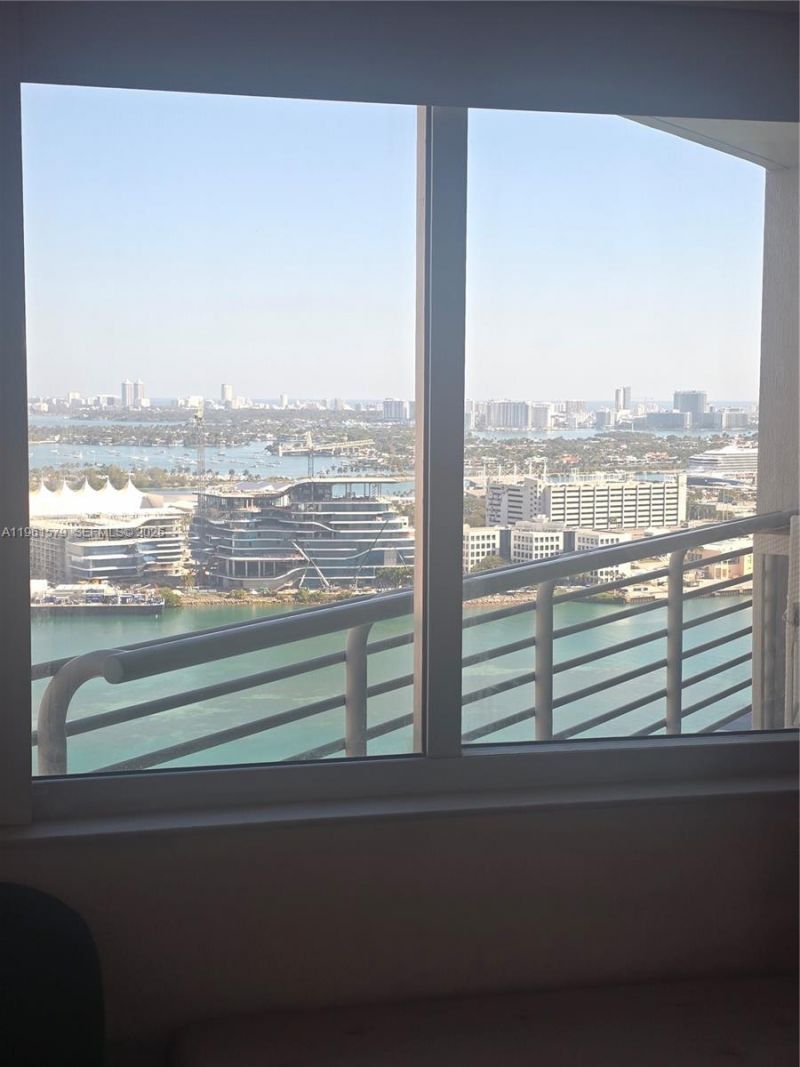 335 S Biscayne Blvd, Unit 3400, Miami, FL 33131 Photo