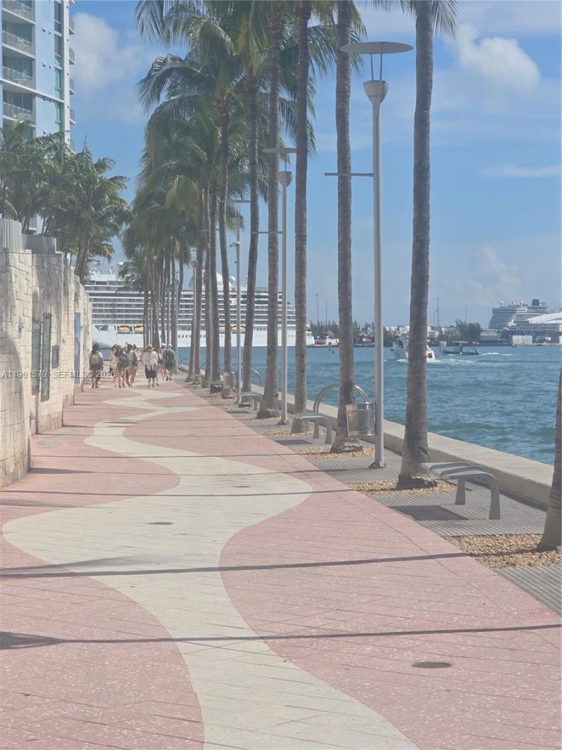 335 S Biscayne Blvd, Unit 3400, Miami, FL 33131 Photo