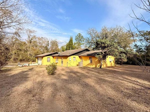 3228 Gainer Rd, Chipley, FL 32428