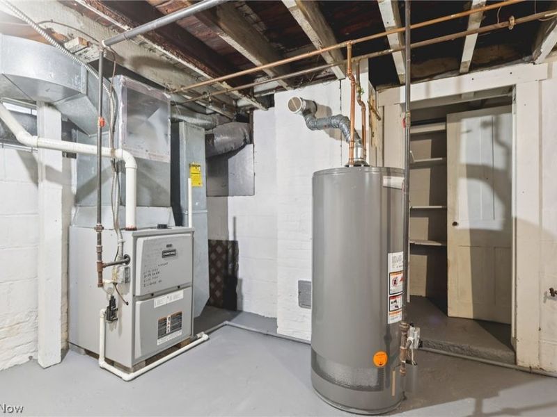 1026 Auburn Avenue, Cleveland, OH 44113 Photo 29