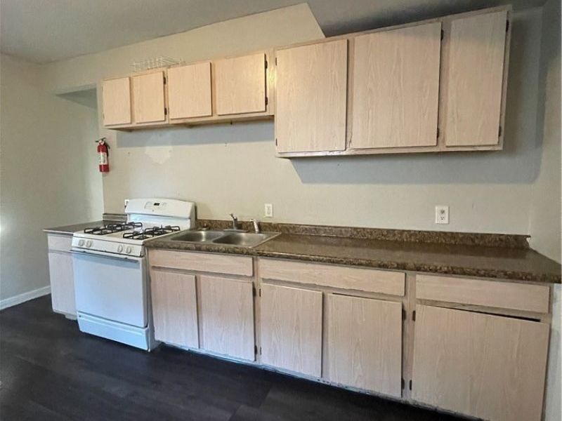 2001 Willowdale Avenue, Cleveland, OH 44109 Photo 2