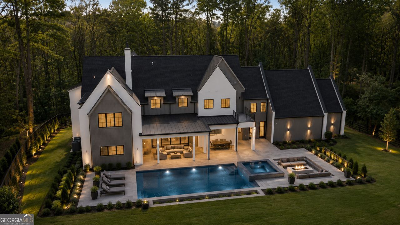 372 Chattahoochee Street, Roswell, GA 30075 Main Photo