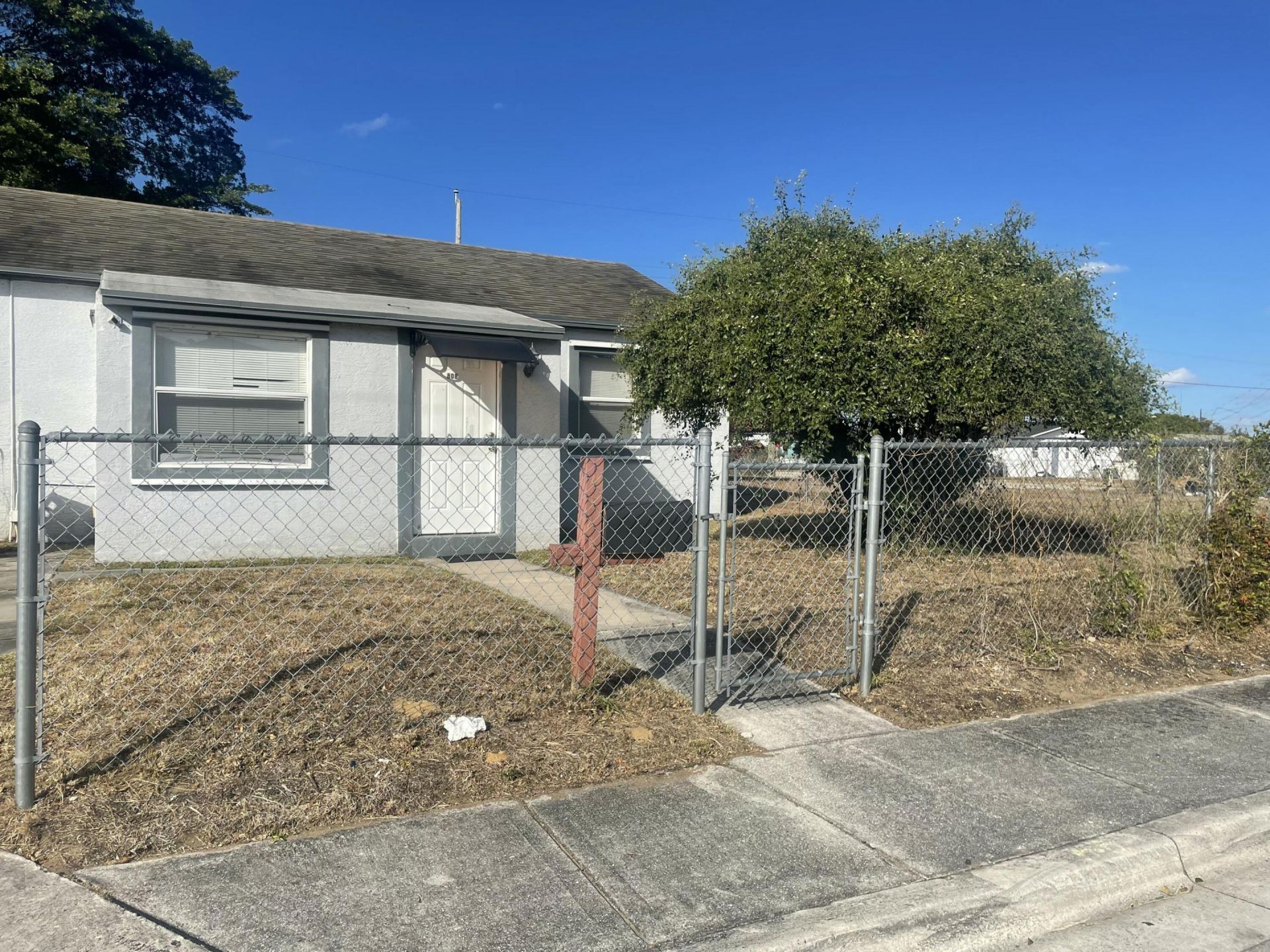 808 W 4th Street W, Riviera Beach, FL 33404 Photo