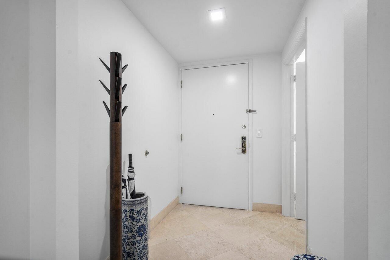 550 SE Mizner Boulevard, Unit B706, Boca Raton, FL 33432 Photo