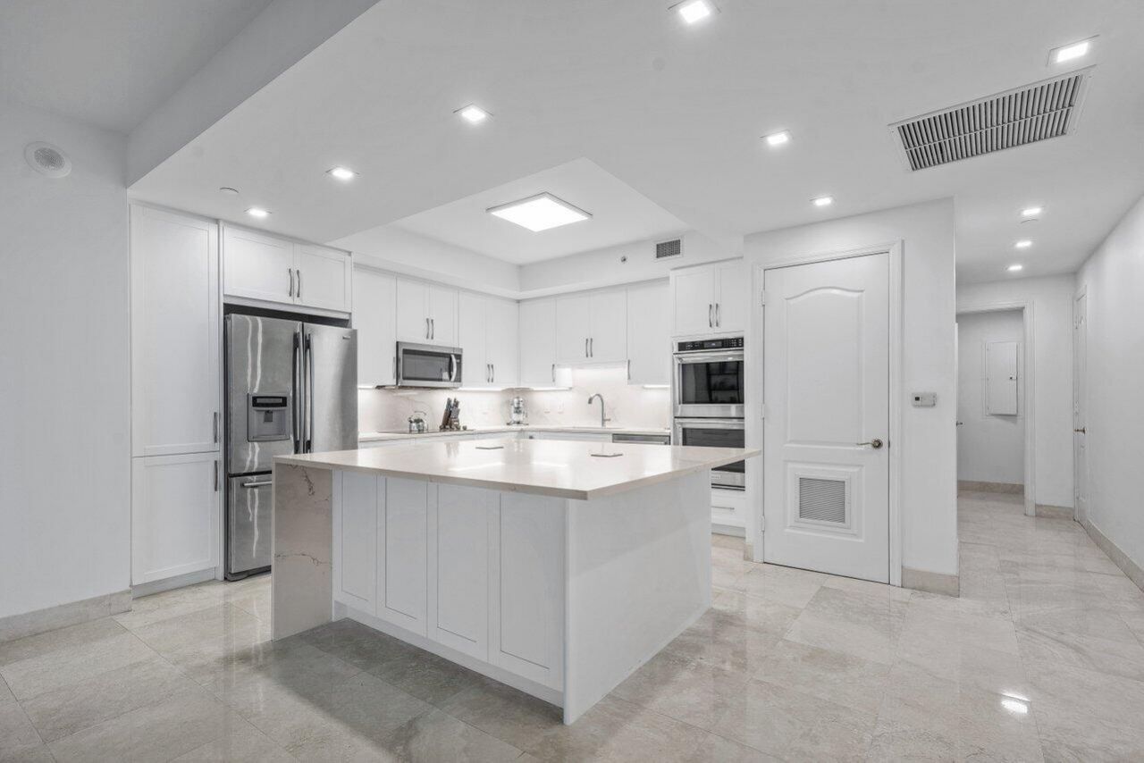 550 SE Mizner Boulevard, Unit B706, Boca Raton, FL 33432 Photo