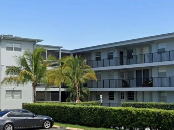 1100 NE 1st Court, Unit 305, Hallandale Beach, FL 33009