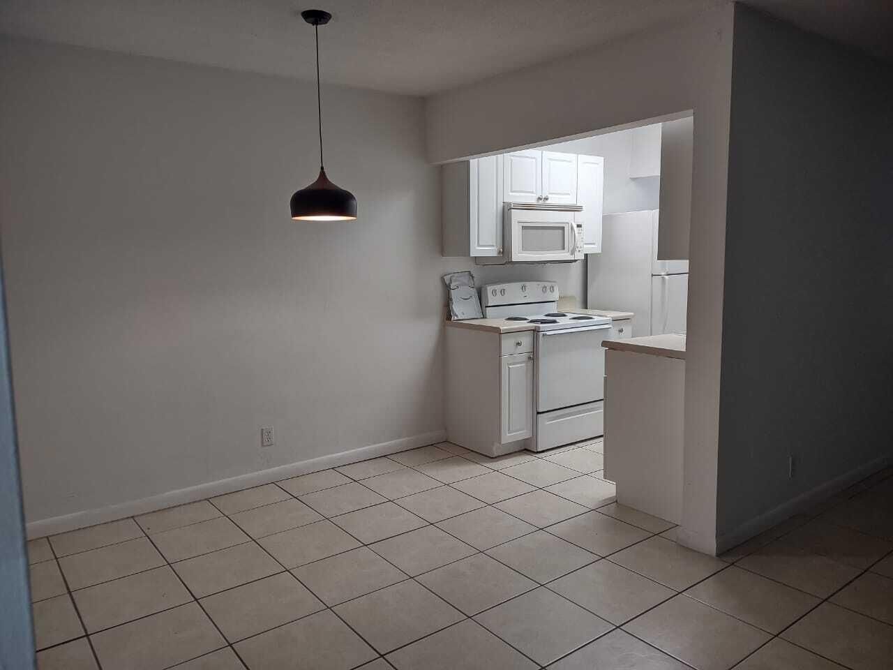 1100 NE 1st Court, Unit 305, Hallandale Beach, FL 33009 Photo