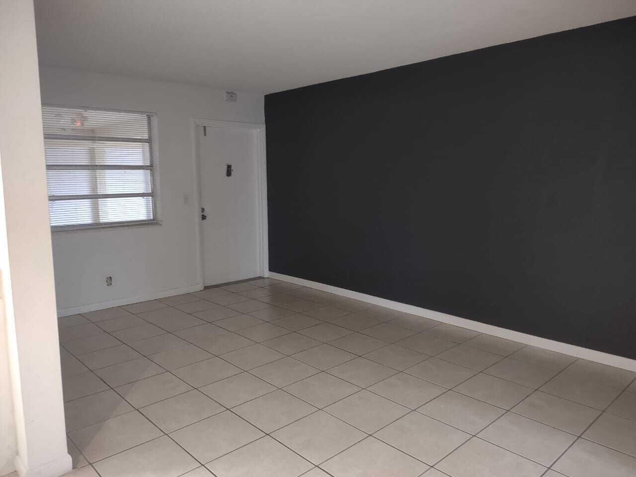 1100 NE 1st Court, Unit 305, Hallandale Beach, FL 33009 Photo