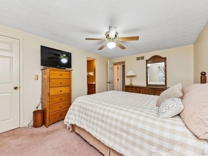 965 Woodlyn Drive N, Anderson Twp, OH 45230 Photo 16