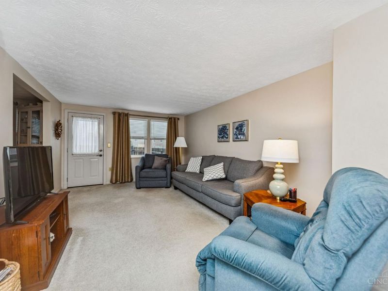 965 Woodlyn Drive N, Anderson Twp, OH 45230 Photo 6