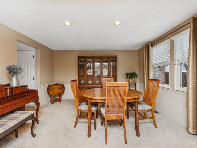 965 Woodlyn Drive N, Anderson Twp, OH 45230 Photo 9